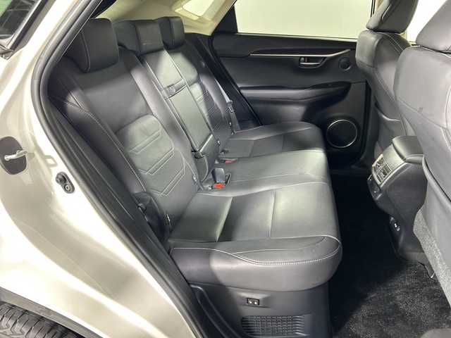 レクサス ＮＸ 300h バージョンL 神奈川県 2019(令1)年 6.2万km ソニッククォーツ 純正SDナビゲーションシステム/フルセグ　CD DVD/Bluetooth　SD　USB　AUX/パノラミックビューモニター/パノラミックルーフ/ハンズフリーパワーバックドア/AC100V【リア】/純正ビルトインETC2.0/セーフティシステムプラス/ブラインドスポットモニター/プリクラッシュセーフティシステム/レーンディパーチャーアラート/アダブティブハイビームシステム/レーダークルーズコントロール/ドライブモードセレクト/前後ソナー/アイドリングストップ/革巻きステアリング/パドルシフト/シートヒーター/革シート/前席/後席シートヒーター/前席パワーシート/ベンチレーション/運転席ポジションメモリー/電動パーキングブレーキ/オートブレーキホールド/nanoe/自動防眩ミラー/プッシュスタート/スマ＾とキー/3眼LEDヘッドランプ/LEDデイライト/ヘッドランプクリーナー/オートライト/純正リアスポイラー/純正18インチアルミホイール/電格ウインカーミラー