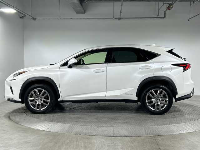 レクサス ＮＸ 300h バージョンL 神奈川県 2019(令1)年 6.2万km ソニッククォーツ 純正SDナビゲーションシステム/フルセグ　CD DVD/Bluetooth　SD　USB　AUX/パノラミックビューモニター/パノラミックルーフ/ハンズフリーパワーバックドア/AC100V【リア】/純正ビルトインETC2.0/セーフティシステムプラス/ブラインドスポットモニター/プリクラッシュセーフティシステム/レーンディパーチャーアラート/アダブティブハイビームシステム/レーダークルーズコントロール/ドライブモードセレクト/前後ソナー/アイドリングストップ/革巻きステアリング/パドルシフト/シートヒーター/革シート/前席/後席シートヒーター/前席パワーシート/ベンチレーション/運転席ポジションメモリー/電動パーキングブレーキ/オートブレーキホールド/nanoe/自動防眩ミラー/プッシュスタート/スマ＾とキー/3眼LEDヘッドランプ/LEDデイライト/ヘッドランプクリーナー/オートライト/純正リアスポイラー/純正18インチアルミホイール/電格ウインカーミラー