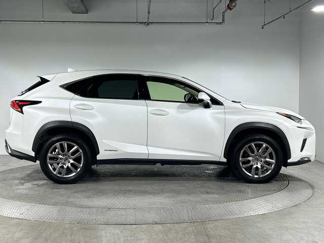 レクサス ＮＸ 300h バージョンL 神奈川県 2019(令1)年 6.2万km ソニッククォーツ 純正SDナビゲーションシステム/フルセグ　CD DVD/Bluetooth　SD　USB　AUX/パノラミックビューモニター/パノラミックルーフ/ハンズフリーパワーバックドア/AC100V【リア】/純正ビルトインETC2.0/セーフティシステムプラス/ブラインドスポットモニター/プリクラッシュセーフティシステム/レーンディパーチャーアラート/アダブティブハイビームシステム/レーダークルーズコントロール/ドライブモードセレクト/前後ソナー/アイドリングストップ/革巻きステアリング/パドルシフト/シートヒーター/革シート/前席/後席シートヒーター/前席パワーシート/ベンチレーション/運転席ポジションメモリー/電動パーキングブレーキ/オートブレーキホールド/nanoe/自動防眩ミラー/プッシュスタート/スマ＾とキー/3眼LEDヘッドランプ/LEDデイライト/ヘッドランプクリーナー/オートライト/純正リアスポイラー/純正18インチアルミホイール/電格ウインカーミラー