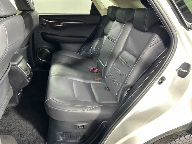 レクサス ＮＸ 300h バージョンL 神奈川県 2019(令1)年 6.2万km ソニッククォーツ 純正SDナビゲーションシステム/フルセグ　CD DVD/Bluetooth　SD　USB　AUX/パノラミックビューモニター/パノラミックルーフ/ハンズフリーパワーバックドア/AC100V【リア】/純正ビルトインETC2.0/セーフティシステムプラス/ブラインドスポットモニター/プリクラッシュセーフティシステム/レーンディパーチャーアラート/アダブティブハイビームシステム/レーダークルーズコントロール/ドライブモードセレクト/前後ソナー/アイドリングストップ/革巻きステアリング/パドルシフト/シートヒーター/革シート/前席/後席シートヒーター/前席パワーシート/ベンチレーション/運転席ポジションメモリー/電動パーキングブレーキ/オートブレーキホールド/nanoe/自動防眩ミラー/プッシュスタート/スマ＾とキー/3眼LEDヘッドランプ/LEDデイライト/ヘッドランプクリーナー/オートライト/純正リアスポイラー/純正18インチアルミホイール/電格ウインカーミラー