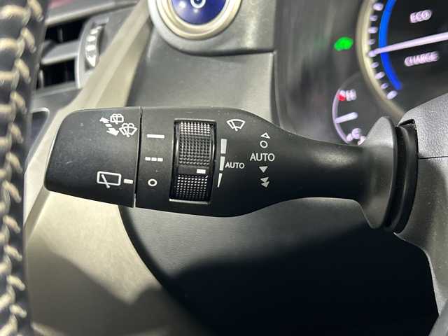 レクサス ＮＸ 300h バージョンL 神奈川県 2019(令1)年 6.2万km ソニッククォーツ 純正SDナビゲーションシステム/フルセグ　CD DVD/Bluetooth　SD　USB　AUX/パノラミックビューモニター/パノラミックルーフ/ハンズフリーパワーバックドア/AC100V【リア】/純正ビルトインETC2.0/セーフティシステムプラス/ブラインドスポットモニター/プリクラッシュセーフティシステム/レーンディパーチャーアラート/アダブティブハイビームシステム/レーダークルーズコントロール/ドライブモードセレクト/前後ソナー/アイドリングストップ/革巻きステアリング/パドルシフト/シートヒーター/革シート/前席/後席シートヒーター/前席パワーシート/ベンチレーション/運転席ポジションメモリー/電動パーキングブレーキ/オートブレーキホールド/nanoe/自動防眩ミラー/プッシュスタート/スマ＾とキー/3眼LEDヘッドランプ/LEDデイライト/ヘッドランプクリーナー/オートライト/純正リアスポイラー/純正18インチアルミホイール/電格ウインカーミラー