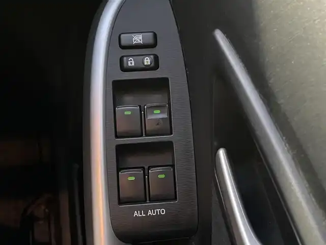 トヨタ プリウス 群馬県 2015(平27)年 9.5万km ブラック (株)IDOMが運営する【じしゃロン伊勢崎店】の自社ローン専用車両になりますこちらは現金またはオートローンご利用時の価格です。自社ローンご希望の方は別途その旨お申付け下さい/純正SDナビゲーション/バックカメラ/CD/DVD/SD/BT/DTV/ビルトインETC/HIDヘッドライト/オートライト/フォグライト/ドアバイザー/純正フロアマット