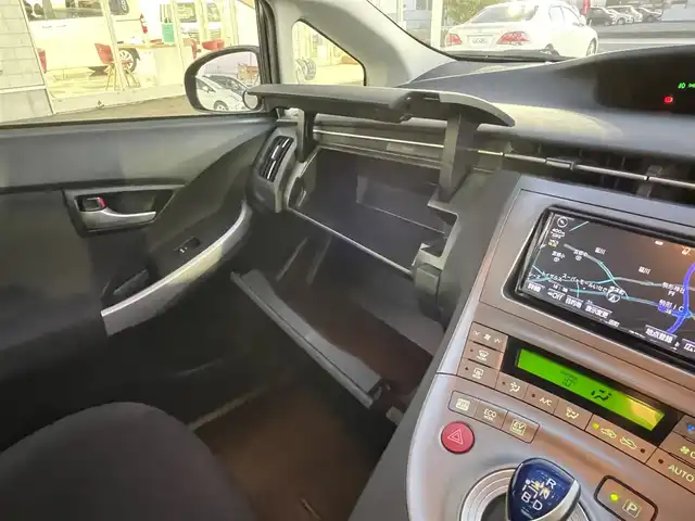 トヨタ プリウス 群馬県 2015(平27)年 9.5万km ブラック (株)IDOMが運営する【じしゃロン伊勢崎店】の自社ローン専用車両になりますこちらは現金またはオートローンご利用時の価格です。自社ローンご希望の方は別途その旨お申付け下さい/純正SDナビゲーション/バックカメラ/CD/DVD/SD/BT/DTV/ビルトインETC/HIDヘッドライト/オートライト/フォグライト/ドアバイザー/純正フロアマット