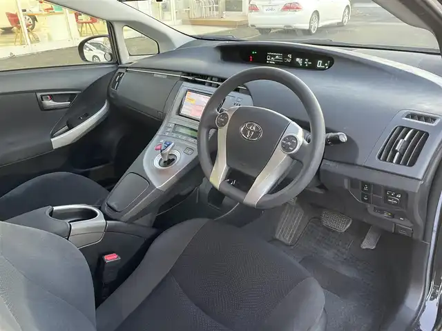 トヨタ プリウス 群馬県 2015(平27)年 9.5万km ブラック (株)IDOMが運営する【じしゃロン伊勢崎店】の自社ローン専用車両になりますこちらは現金またはオートローンご利用時の価格です。自社ローンご希望の方は別途その旨お申付け下さい/純正SDナビゲーション/バックカメラ/CD/DVD/SD/BT/DTV/ビルトインETC/HIDヘッドライト/オートライト/フォグライト/ドアバイザー/純正フロアマット