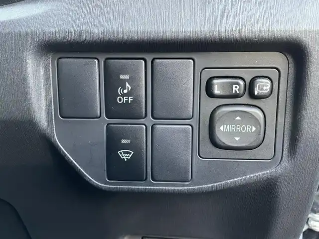 トヨタ プリウス 群馬県 2015(平27)年 9.5万km ブラック (株)IDOMが運営する【じしゃロン伊勢崎店】の自社ローン専用車両になりますこちらは現金またはオートローンご利用時の価格です。自社ローンご希望の方は別途その旨お申付け下さい/純正SDナビゲーション/バックカメラ/CD/DVD/SD/BT/DTV/ビルトインETC/HIDヘッドライト/オートライト/フォグライト/ドアバイザー/純正フロアマット