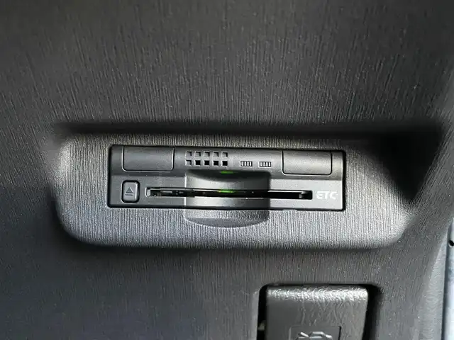 トヨタ プリウス 群馬県 2015(平27)年 9.5万km ブラック (株)IDOMが運営する【じしゃロン伊勢崎店】の自社ローン専用車両になりますこちらは現金またはオートローンご利用時の価格です。自社ローンご希望の方は別途その旨お申付け下さい/純正SDナビゲーション/バックカメラ/CD/DVD/SD/BT/DTV/ビルトインETC/HIDヘッドライト/オートライト/フォグライト/ドアバイザー/純正フロアマット