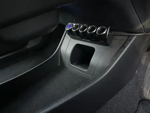 トヨタ プリウス 群馬県 2015(平27)年 9.5万km ブラック (株)IDOMが運営する【じしゃロン伊勢崎店】の自社ローン専用車両になりますこちらは現金またはオートローンご利用時の価格です。自社ローンご希望の方は別途その旨お申付け下さい/純正SDナビゲーション/バックカメラ/CD/DVD/SD/BT/DTV/ビルトインETC/HIDヘッドライト/オートライト/フォグライト/ドアバイザー/純正フロアマット