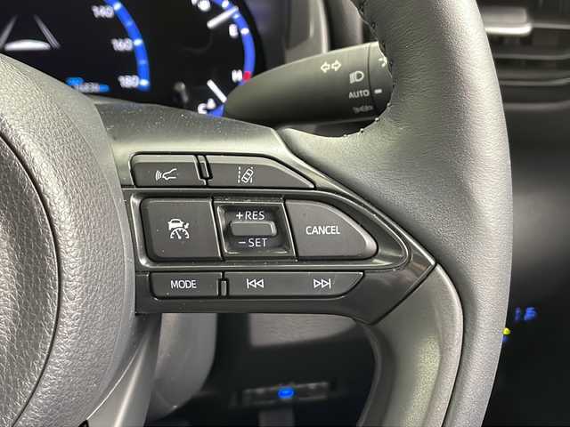 トヨタ ヤリスクロス ハイブリッド Z アドベンチャー 三重県 2022(令4)年 1.7万km ブラックマイカ/プラチナホワイトパールマイカ 禁煙車/純正ディスプレイオーディオ/　Bluetooth/AM/FM/CarPlay/BSM/全方位カメラ/前部ドラレコ/レーダークルーズコントロール/ハーフレザーシート/ブレーキホールド/ステアリングスイッチ/ハンドルヒーター/クリアランスソナー/シートヒーター/D席パワーシート/純正アルミホイール/フォグライト