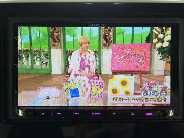 ホンダ Ｎ ＢＯＸ カスタム G L ホンダセンシング 道央・札幌 2017(平29)年 3.2万km プレミアムホワイトパールⅡ ・４WD /Honda SENSING/・衝突軽減ブレーキ/誤発進抑制機能/・後方誤発進抑制機能/路外逸脱抑制機能/・アダプティブ・クルーズ・コントロール〉/・LKAS〈車線維持支援システム〉/・LEDオートライト/オートハイビーム/・社外MDV-Z704 ナビ/・DVD.CD.SD.Bluetooth/・フルセグ/バックカメラ/・両側パワースライドドア/・純正キー一体型エンジンスターター/・スマートキー/スペアキー/・D.N席シートヒーター/ミラーヒーター/・ビルトインETC/・保証書/取扱説明書