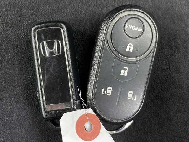 ホンダ Ｎ ＢＯＸ カスタム G L ホンダセンシング 道央・札幌 2017(平29)年 3.2万km プレミアムホワイトパールⅡ ・４WD /Honda SENSING/・衝突軽減ブレーキ/誤発進抑制機能/・後方誤発進抑制機能/路外逸脱抑制機能/・アダプティブ・クルーズ・コントロール〉/・LKAS〈車線維持支援システム〉/・LEDオートライト/オートハイビーム/・社外MDV-Z704 ナビ/・DVD.CD.SD.Bluetooth/・フルセグ/バックカメラ/・両側パワースライドドア/・純正キー一体型エンジンスターター/・スマートキー/スペアキー/・D.N席シートヒーター/ミラーヒーター/・ビルトインETC/・保証書/取扱説明書