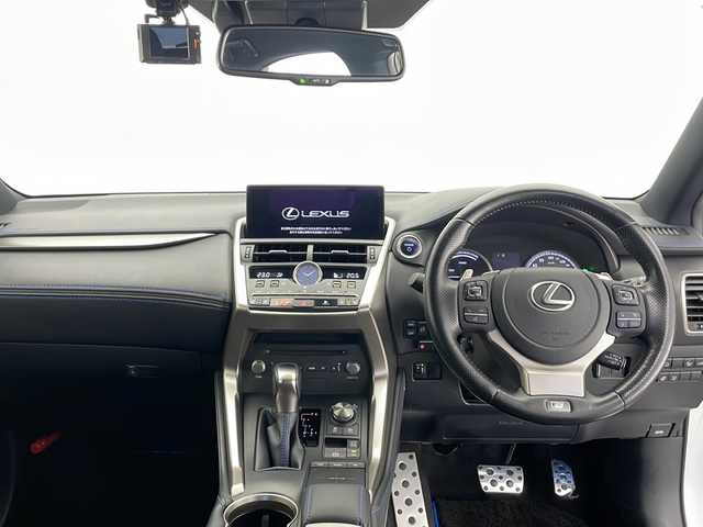 レクサス ＮＸ 300h クール&ブライト 長野県 2020(令2)年 5.9万km ホワイトノーヴァガラスフレーク 4WD/純正メモリナビ&フルセグTV&BT/アダプティブクルーズコントロール/レーントレーシングアシスト/プリクラッシュセーフティ/ブラインドスポットモニター/クリアランスソナー/パーキングサポートブレーキ/ロードサインアシスト/オートマチックハイビーム/アイドリングストップ/社外前後ドライブレコーダー/パワーバックドア/合皮シート/前席エアシート/前席シートヒーター/前席パワーシート/運転席シートメモリ/ステアリングスイッチ/ステアリングヒーター/サイド・バックカメラ/ビルトインETC2.0/LEDヘッドライト/オートライト/電動格納ミラー/ウィンカーミラー/純正18インチAW装着/純正フロアマット/プッシュスタート/スマートキー/スペアキー1本/取扱説明書