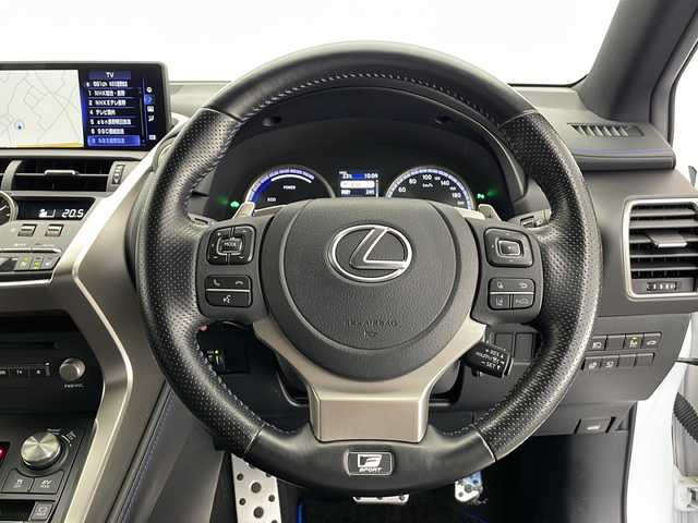 レクサス ＮＸ 300h クール&ブライト 長野県 2020(令2)年 5.9万km ホワイトノーヴァガラスフレーク 4WD/純正メモリナビ&フルセグTV&BT/アダプティブクルーズコントロール/レーントレーシングアシスト/プリクラッシュセーフティ/ブラインドスポットモニター/クリアランスソナー/パーキングサポートブレーキ/ロードサインアシスト/オートマチックハイビーム/アイドリングストップ/社外前後ドライブレコーダー/パワーバックドア/合皮シート/前席エアシート/前席シートヒーター/前席パワーシート/運転席シートメモリ/ステアリングスイッチ/ステアリングヒーター/サイド・バックカメラ/ビルトインETC2.0/LEDヘッドライト/オートライト/電動格納ミラー/ウィンカーミラー/純正18インチAW装着/純正フロアマット/プッシュスタート/スマートキー/スペアキー1本/取扱説明書