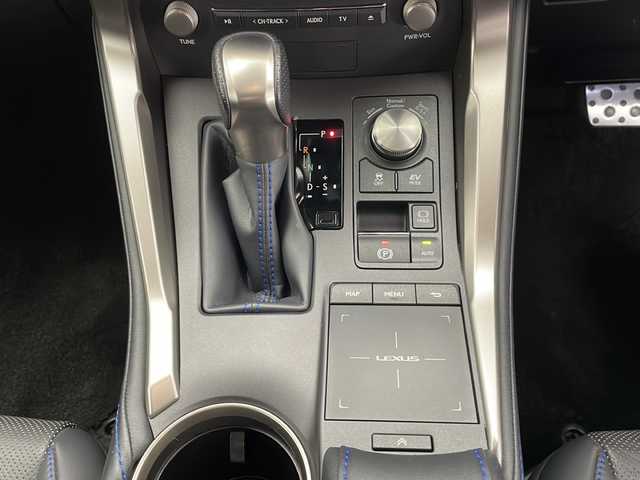レクサス ＮＸ 300h クール&ブライト 長野県 2020(令2)年 5.9万km ホワイトノーヴァガラスフレーク 4WD/純正メモリナビ&フルセグTV&BT/アダプティブクルーズコントロール/レーントレーシングアシスト/プリクラッシュセーフティ/ブラインドスポットモニター/クリアランスソナー/パーキングサポートブレーキ/ロードサインアシスト/オートマチックハイビーム/アイドリングストップ/社外前後ドライブレコーダー/パワーバックドア/合皮シート/前席エアシート/前席シートヒーター/前席パワーシート/運転席シートメモリ/ステアリングスイッチ/ステアリングヒーター/サイド・バックカメラ/ビルトインETC2.0/LEDヘッドライト/オートライト/電動格納ミラー/ウィンカーミラー/純正18インチAW装着/純正フロアマット/プッシュスタート/スマートキー/スペアキー1本/取扱説明書