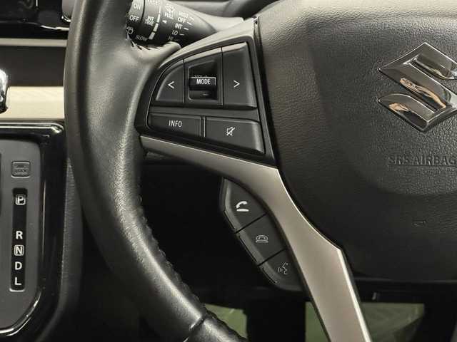 スズキ ソリオ HV MZ 三重県 2020(令2)年 1.8万km ピュアホワイトP マイルドハイブリッド/FF/インパネCVT/純正 8インチナビ CN-RZ866/（FM/AM/SD/iPod/TV/USB/Bluetooth/MEMORY MUSIC/CD/DVD/HDMI/VTR）/【OP】全方位モニター/両側パワースライドドア（予約ロック機能付）/ドライブレコーダー 前方/ビルトイン ETC（運転席ダッシュボックス内）/スズキセーフティサポート/・デュアルカメラブレーキサポート/・車線逸脱警報機能/・ふらつき警報機能/・アダプティブクルーズコントロール（全車速追従機能付）/・リヤパーキングセンサー/・標識認識機能（車両進入禁止、はみ出し通行禁止、最高速度、一時停止）/装備/・ヘッドアップディスプレイ（アクリルパネル投射型）/・シートヒーター（D/N）/・オートエアコン/・後席シーリングファン/・オートライト/・LED ヘッドライト＆フロントフォグライト/・ステアリングスイッチ/・充電用 USBジャックx2/・純正 15inAW/・プッシュスタート/・スマートキーx2/・保/取/ナビ取/など