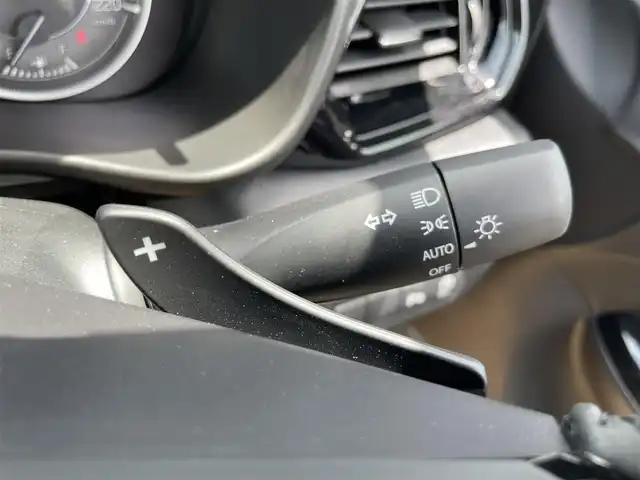 スズキ フロンクス 熊本県 2024(令6)年 0.1万km未満 パール 純正9インチナビ/・AM/FM/BT/SD/・android　auto/・apple　carplay/・フルセグTV/・全周囲カメラ/スズキセーフティサポート/・デュアルセンサーブレーキサポート/・ヘッドアップディスプレイ/・標識認識機能/・誤発進抑制機能/・アダプティブクルーズコントロール/・車線逸脱抑制機能/・ハイビームアシスト/置くだけ充電/電動パーキングブレーキ/・オートホールド/革巻きステアリング/・パドルシフト/・ステアリングスイッチ/ハーフレザーシート/・前席シートヒーター/LEDヘッドライト/純正アルミホイール/電動格納ミラー/・ウインカーミラー/プッシュスタート/スマートキー