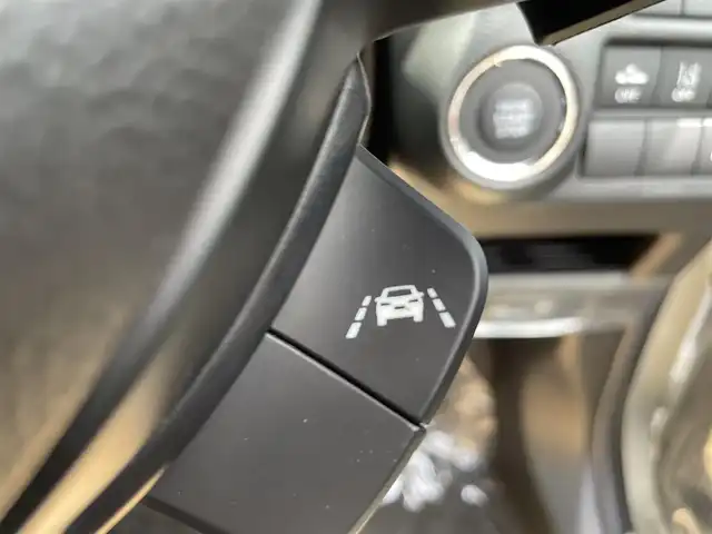スズキ フロンクス 熊本県 2024(令6)年 0.1万km未満 パール 純正9インチナビ/・AM/FM/BT/SD/・android　auto/・apple　carplay/・フルセグTV/・全周囲カメラ/スズキセーフティサポート/・デュアルセンサーブレーキサポート/・ヘッドアップディスプレイ/・標識認識機能/・誤発進抑制機能/・アダプティブクルーズコントロール/・車線逸脱抑制機能/・ハイビームアシスト/置くだけ充電/電動パーキングブレーキ/・オートホールド/革巻きステアリング/・パドルシフト/・ステアリングスイッチ/ハーフレザーシート/・前席シートヒーター/LEDヘッドライト/純正アルミホイール/電動格納ミラー/・ウインカーミラー/プッシュスタート/スマートキー