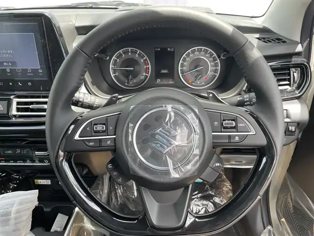 スズキ フロンクス 熊本県 2024(令6)年 0.1万km未満 パール 純正9インチナビ/・AM/FM/BT/SD/・android　auto/・apple　carplay/・フルセグTV/・全周囲カメラ/スズキセーフティサポート/・デュアルセンサーブレーキサポート/・ヘッドアップディスプレイ/・標識認識機能/・誤発進抑制機能/・アダプティブクルーズコントロール/・車線逸脱抑制機能/・ハイビームアシスト/置くだけ充電/電動パーキングブレーキ/・オートホールド/革巻きステアリング/・パドルシフト/・ステアリングスイッチ/ハーフレザーシート/・前席シートヒーター/LEDヘッドライト/純正アルミホイール/電動格納ミラー/・ウインカーミラー/プッシュスタート/スマートキー