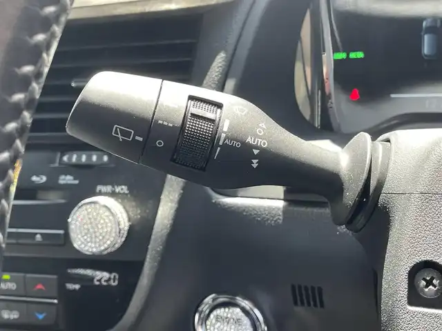 レクサス ＲＸ 450h Fスポーツ 滋賀県 2018(平30)年 5.7万km ホワイトノーヴァガラスフレーク 禁煙車/TRDエアロ/純正ナビ【CD/DVD/Bluetooth/フルセグ】/バックカメラ/パワーシート/前席シートヒーター/前席ベンチレーション/ステアリングヒーター/パワーバックドア/レーダークルーズコントロール/レーンキープアシスト/ブレーキホールド/ヘッドアップディスプレイ/パドルシフト/ビルトインETC