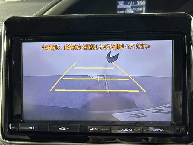 トヨタ ヴォクシー ZS 煌 沖縄県 2015(平27)年 8.4万km アイスチタニウムマイカメタリック 県外仕入　/純正９インチナビ/フルセグTV，Bluetooth，ラジオ，ＣＤ，ＤＶＤ　/７人乗り　/両側パワースライドドア/アルパインフリップダウン　/レザー調シートカバー　/ビルトインＥＴＣ　/ドライブレコーダー　/ライト付きハンディーミラー/デュアルエアコン/革巻きステアリング/純正ドアバイザー　/フロアマット/オートライト/LEDヘッドライト/フォグランプ/スペアキー/プッシュスタート