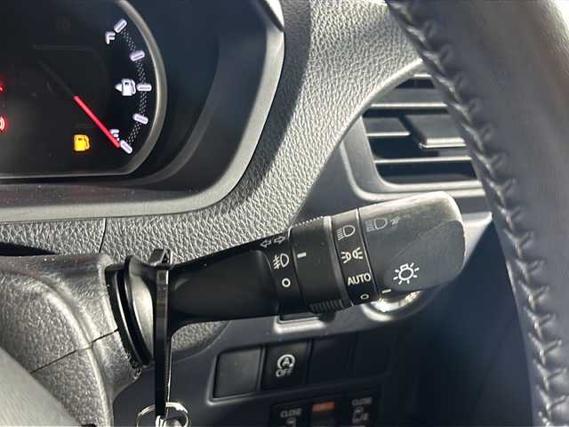 トヨタ ヴォクシー ZS 煌 沖縄県 2015(平27)年 8.4万km アイスチタニウムマイカメタリック 県外仕入　/純正９インチナビ/フルセグTV，Bluetooth，ラジオ，ＣＤ，ＤＶＤ　/７人乗り　/両側パワースライドドア/アルパインフリップダウン　/レザー調シートカバー　/ビルトインＥＴＣ　/ドライブレコーダー　/ライト付きハンディーミラー/デュアルエアコン/革巻きステアリング/純正ドアバイザー　/フロアマット/オートライト/LEDヘッドライト/フォグランプ/スペアキー/プッシュスタート