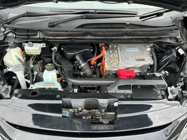 日産 セレナ e－パワー ハイウェイスター V 千葉県 2019(平31)年 3.8万km ダイヤモンドブラック １１インチ社外ナビ/フルセグTV/Bluetooth/HDMI/USB/CD/DVD/ETC/バックカメラ/全方位カメラ/サイドカメラ/両側パワースライドドア/プロパイロット/レダークルーズコントロール/デジタルインナーミラー/レーンキープアシスト/衝突軽減アシスト/車線逸脱警報/盗難防止装置/オートマチックハイビーム/ウィンカーミラー/プッシュスタート/スマートキー/スペアキー１本/LEDヘッドライト/社外アルミホイール/純正フロアマット/保証書