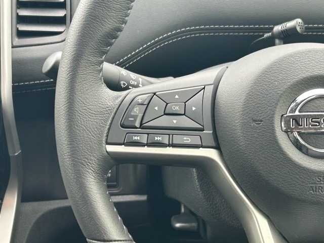 日産 セレナ e－パワー ハイウェイスター V 千葉県 2019(平31)年 3.8万km ダイヤモンドブラック １１インチ社外ナビ/フルセグTV/Bluetooth/HDMI/USB/CD/DVD/ETC/バックカメラ/全方位カメラ/サイドカメラ/両側パワースライドドア/プロパイロット/レダークルーズコントロール/デジタルインナーミラー/レーンキープアシスト/衝突軽減アシスト/車線逸脱警報/盗難防止装置/オートマチックハイビーム/ウィンカーミラー/プッシュスタート/スマートキー/スペアキー１本/LEDヘッドライト/社外アルミホイール/純正フロアマット/保証書