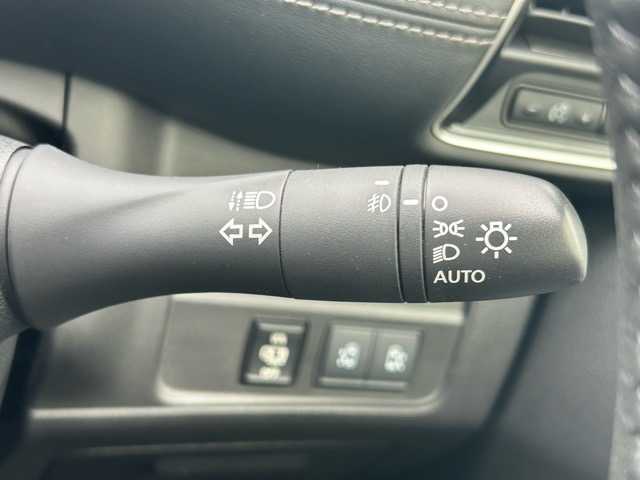 日産 セレナ e－パワー ハイウェイスター V 千葉県 2019(平31)年 3.8万km ダイヤモンドブラック １１インチ社外ナビ/フルセグTV/Bluetooth/HDMI/USB/CD/DVD/ETC/バックカメラ/全方位カメラ/サイドカメラ/両側パワースライドドア/プロパイロット/レダークルーズコントロール/デジタルインナーミラー/レーンキープアシスト/衝突軽減アシスト/車線逸脱警報/盗難防止装置/オートマチックハイビーム/ウィンカーミラー/プッシュスタート/スマートキー/スペアキー１本/LEDヘッドライト/社外アルミホイール/純正フロアマット/保証書
