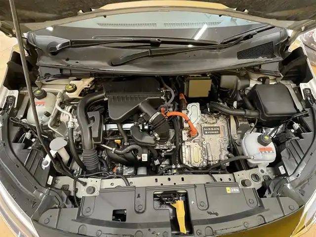 日産 オーラ ニスモ 群馬県 2022(令4)年 5万km ブリリアントシルバー/スーパーブラック 2トーン エマージェンシーブレーキ/プロパイロット/純正9インチメモリナビ/　　BT/フルセグ/USB/HDMI/スマホ連携/アラウンドビューモニター/LEDオートライト/オートハイビーム/ハーフレザーシート/前席シートヒーター/純正17インチAW/コーナーセンサー/ドライブレコーダー/ブラインドスポットモニター/デジタルインナーミラー/おくだけ充電/オートブレーキホールド/ステアリングヒーター/ステアリングスイッチ/横滑り防止装置/サイド・カーテンエアバッグ/スマートキー/ビルトインETC2.0
