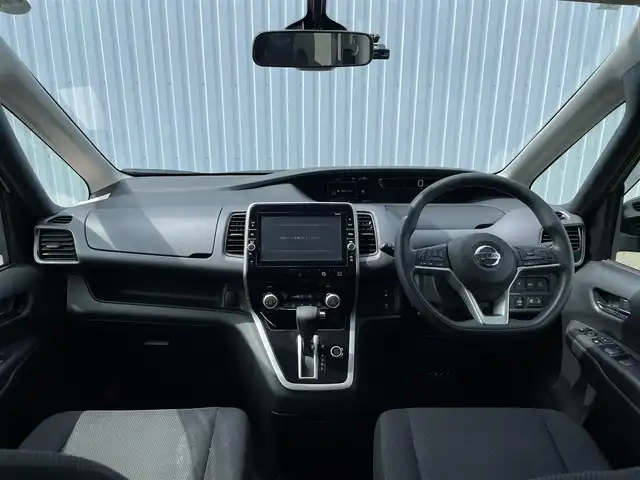 日産 セレナ X Vセレクション 福岡県 2017(平29)年 4万km ダイヤモンドブラック 純正ナビ（ＭＭ５１７Ｄ－Ｌ）/後席フリップダウンモニター　/アラウンドビューモニター　/エマージェンシーブレーキ　/両側パワースライドドア　/パーキングアシスト　/フルセグＴＶ　/クルーズコントロール/ ETC
