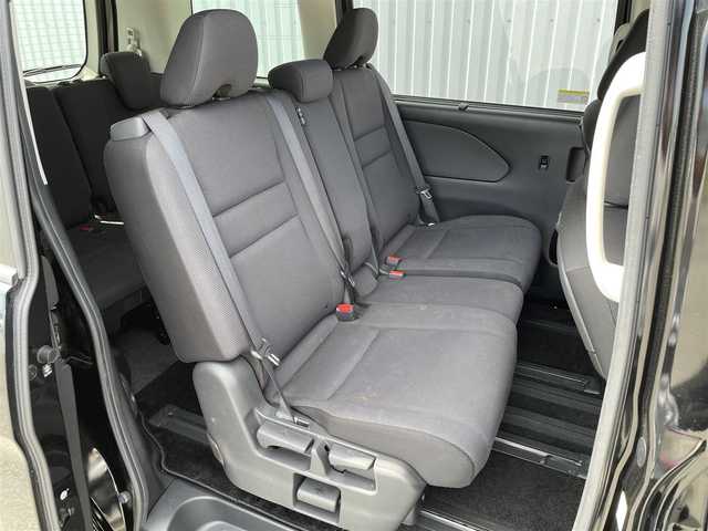 日産 セレナ X Vセレクション 福岡県 2017(平29)年 4万km ダイヤモンドブラック 純正ナビ（ＭＭ５１７Ｄ－Ｌ）/後席フリップダウンモニター　/アラウンドビューモニター　/エマージェンシーブレーキ　/両側パワースライドドア　/パーキングアシスト　/フルセグＴＶ　/クルーズコントロール/ ETC