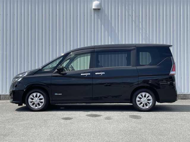 日産 セレナ X Vセレクション 福岡県 2017(平29)年 4万km ダイヤモンドブラック 純正ナビ（ＭＭ５１７Ｄ－Ｌ）/後席フリップダウンモニター　/アラウンドビューモニター　/エマージェンシーブレーキ　/両側パワースライドドア　/パーキングアシスト　/フルセグＴＶ　/クルーズコントロール/ ETC