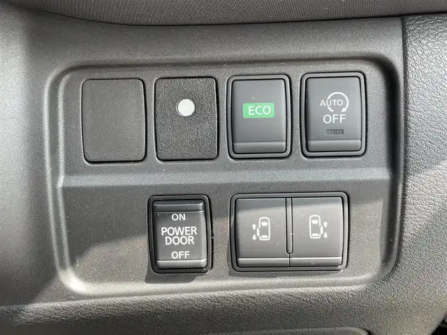 日産 セレナ X Vセレクション 福岡県 2017(平29)年 4万km ダイヤモンドブラック 純正ナビ（ＭＭ５１７Ｄ－Ｌ）/後席フリップダウンモニター　/アラウンドビューモニター　/エマージェンシーブレーキ　/両側パワースライドドア　/パーキングアシスト　/フルセグＴＶ　/クルーズコントロール/ ETC