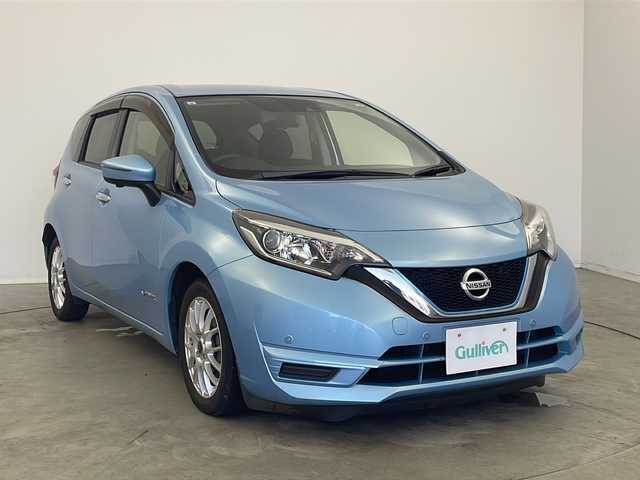 日産 ノート e－パワー X 新潟県 2017(平29)年 7.2万km ソニックブルー ディーラーオプションナビ/地デジ視聴可/インテリジェンｒトアラウンドビューモニター/踏み間違い衝突防止アシスト/フロント_バックソナー/スマートルームミラー/ドアミラーヒーター/インテリジェントエマージェンシーブレーキ/車線逸脱警報/オートライト/オートエアコン/インテリジェントキー/プッシュエンジンスターター/ＳＲＳエアバック（運転席・助手席）