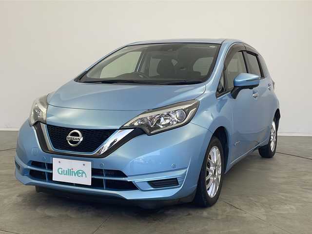 日産 ノート e－パワー X 新潟県 2017(平29)年 7.2万km ソニックブルー ディーラーオプションナビ/地デジ視聴可/インテリジェンｒトアラウンドビューモニター/踏み間違い衝突防止アシスト/フロント_バックソナー/スマートルームミラー/ドアミラーヒーター/インテリジェントエマージェンシーブレーキ/車線逸脱警報/オートライト/オートエアコン/インテリジェントキー/プッシュエンジンスターター/ＳＲＳエアバック（運転席・助手席）