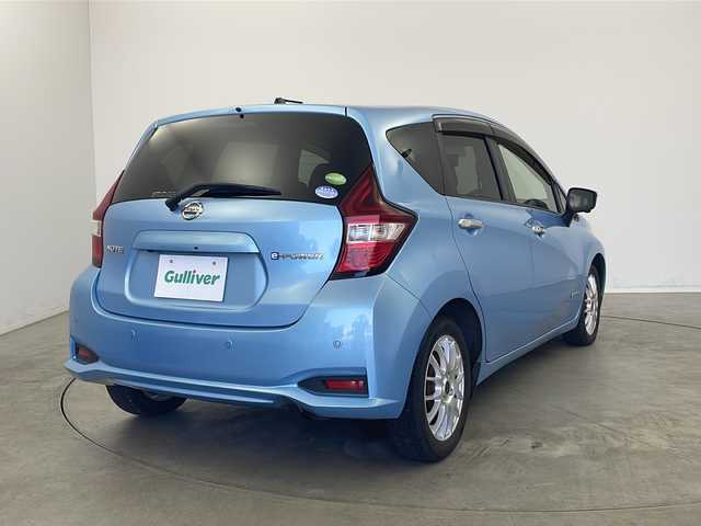 日産 ノート e－パワー X 新潟県 2017(平29)年 7.2万km ソニックブルー ディーラーオプションナビ/地デジ視聴可/インテリジェンｒトアラウンドビューモニター/踏み間違い衝突防止アシスト/フロント_バックソナー/スマートルームミラー/ドアミラーヒーター/インテリジェントエマージェンシーブレーキ/車線逸脱警報/オートライト/オートエアコン/インテリジェントキー/プッシュエンジンスターター/ＳＲＳエアバック（運転席・助手席）