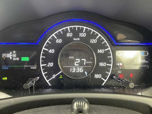 日産 ノート e－パワー X 新潟県 2017(平29)年 7.2万km ソニックブルー ディーラーオプションナビ/地デジ視聴可/インテリジェンｒトアラウンドビューモニター/踏み間違い衝突防止アシスト/フロント_バックソナー/スマートルームミラー/ドアミラーヒーター/インテリジェントエマージェンシーブレーキ/車線逸脱警報/オートライト/オートエアコン/インテリジェントキー/プッシュエンジンスターター/ＳＲＳエアバック（運転席・助手席）