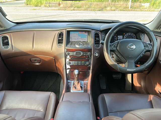 日産 スカイライン クロスオーバー 370GT FOUR Type P 石川県 2012(平24)年 13.4万km クリスタルホワイトパール サンルーフ/クルーズコントロール/純正HDDナビゲーション/【CD・DVD・フルセグTV・FM/AM】/バックカメラ/レザーシート/・前席パワーシート/・運転席席シートメモリ機能/・シートヒーター/ステアリングリモコン/ビルトインETC/プッシュスタート/・スマートキー/HIDヘッドライト/・オートライト/・フォグランプ/電動格納ミラー/・ウィンカーミラー/純正マット/保証書