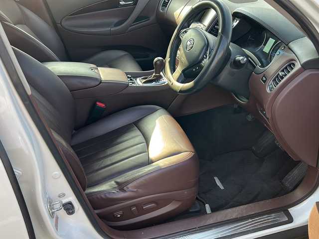 日産 スカイライン クロスオーバー 370GT FOUR Type P 石川県 2012(平24)年 13.4万km クリスタルホワイトパール サンルーフ/クルーズコントロール/純正HDDナビゲーション/【CD・DVD・フルセグTV・FM/AM】/バックカメラ/レザーシート/・前席パワーシート/・運転席席シートメモリ機能/・シートヒーター/ステアリングリモコン/ビルトインETC/プッシュスタート/・スマートキー/HIDヘッドライト/・オートライト/・フォグランプ/電動格納ミラー/・ウィンカーミラー/純正マット/保証書