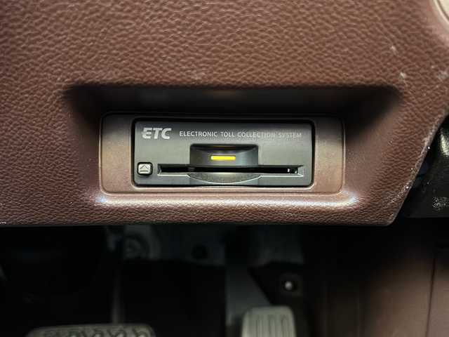 日産 スカイライン クロスオーバー 370GT FOUR Type P 石川県 2012(平24)年 13.4万km クリスタルホワイトパール サンルーフ/クルーズコントロール/純正HDDナビゲーション/【CD・DVD・フルセグTV・FM/AM】/バックカメラ/レザーシート/・前席パワーシート/・運転席席シートメモリ機能/・シートヒーター/ステアリングリモコン/ビルトインETC/プッシュスタート/・スマートキー/HIDヘッドライト/・オートライト/・フォグランプ/電動格納ミラー/・ウィンカーミラー/純正マット/保証書