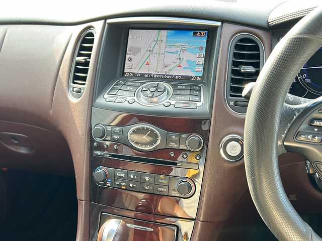 日産 スカイライン クロスオーバー 370GT FOUR Type P 石川県 2012(平24)年 13.4万km クリスタルホワイトパール サンルーフ/クルーズコントロール/純正HDDナビゲーション/【CD・DVD・フルセグTV・FM/AM】/バックカメラ/レザーシート/・前席パワーシート/・運転席席シートメモリ機能/・シートヒーター/ステアリングリモコン/ビルトインETC/プッシュスタート/・スマートキー/HIDヘッドライト/・オートライト/・フォグランプ/電動格納ミラー/・ウィンカーミラー/純正マット/保証書