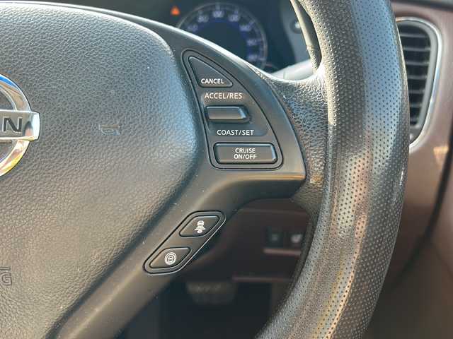 日産 スカイライン クロスオーバー 370GT FOUR Type P 石川県 2012(平24)年 13.4万km クリスタルホワイトパール サンルーフ/クルーズコントロール/純正HDDナビゲーション/【CD・DVD・フルセグTV・FM/AM】/バックカメラ/レザーシート/・前席パワーシート/・運転席席シートメモリ機能/・シートヒーター/ステアリングリモコン/ビルトインETC/プッシュスタート/・スマートキー/HIDヘッドライト/・オートライト/・フォグランプ/電動格納ミラー/・ウィンカーミラー/純正マット/保証書
