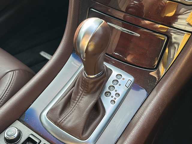 日産 スカイライン クロスオーバー 370GT FOUR Type P 石川県 2012(平24)年 13.4万km クリスタルホワイトパール サンルーフ/クルーズコントロール/純正HDDナビゲーション/【CD・DVD・フルセグTV・FM/AM】/バックカメラ/レザーシート/・前席パワーシート/・運転席席シートメモリ機能/・シートヒーター/ステアリングリモコン/ビルトインETC/プッシュスタート/・スマートキー/HIDヘッドライト/・オートライト/・フォグランプ/電動格納ミラー/・ウィンカーミラー/純正マット/保証書