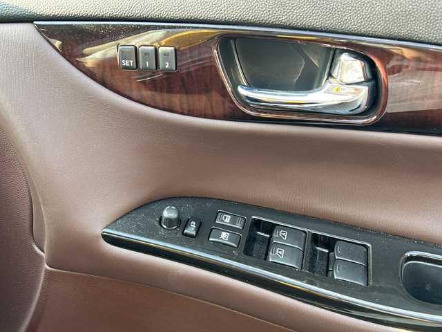 日産 スカイライン クロスオーバー 370GT FOUR Type P 石川県 2012(平24)年 13.4万km クリスタルホワイトパール サンルーフ/クルーズコントロール/純正HDDナビゲーション/【CD・DVD・フルセグTV・FM/AM】/バックカメラ/レザーシート/・前席パワーシート/・運転席席シートメモリ機能/・シートヒーター/ステアリングリモコン/ビルトインETC/プッシュスタート/・スマートキー/HIDヘッドライト/・オートライト/・フォグランプ/電動格納ミラー/・ウィンカーミラー/純正マット/保証書