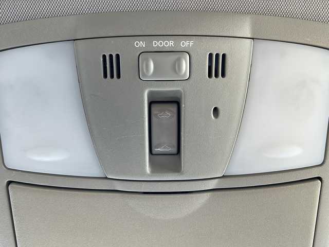 日産 スカイライン クロスオーバー 370GT FOUR Type P 石川県 2012(平24)年 13.4万km クリスタルホワイトパール サンルーフ/クルーズコントロール/純正HDDナビゲーション/【CD・DVD・フルセグTV・FM/AM】/バックカメラ/レザーシート/・前席パワーシート/・運転席席シートメモリ機能/・シートヒーター/ステアリングリモコン/ビルトインETC/プッシュスタート/・スマートキー/HIDヘッドライト/・オートライト/・フォグランプ/電動格納ミラー/・ウィンカーミラー/純正マット/保証書