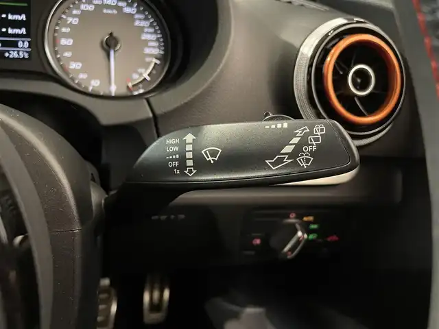 アウディ Ｓ３ スポーツバック 道央・札幌 2014(平26)年 6.9万km ブリリアントレッド バックカメラ/アウディーパーキングシステム/スタビリティコントロール/パワーシート（D/N）/左右独立調整オートエアコン/HIDヘッドライト/オートライト/アウディドライブセレクト/パドルシフト/フルセグTV/ハーフレザーシート/フルタイム４WD/純正フロアマット/ETC/・保証書、取扱説明書（有）/・スペアキー×１