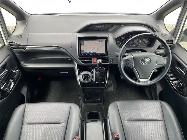 トヨタ エスクァイア Gi 福岡県 2018(平30)年 5.1万km ホワイトパールクリスタルシャイン ワンオーナー/フリップダウンモニター/純正９インチナビ（ＮＳＺＴ－Ｙ６８Ｔ）/フルセグTV/CD/DVD/BT/SD/バックカメラ/衝突軽減/レーンアシスト/両側パワースライドドア/クルーズコントロール/シートヒーター/ＥＴＣ/スマートキー/プッシュスタート/純正AW
