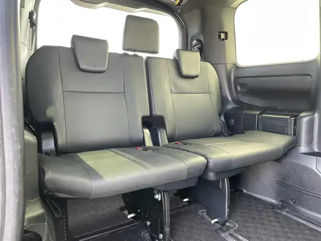 トヨタ エスクァイア Gi 福岡県 2018(平30)年 5.1万km ホワイトパールクリスタルシャイン ワンオーナー/フリップダウンモニター/純正９インチナビ（ＮＳＺＴ－Ｙ６８Ｔ）/フルセグTV/CD/DVD/BT/SD/バックカメラ/衝突軽減/レーンアシスト/両側パワースライドドア/クルーズコントロール/シートヒーター/ＥＴＣ/スマートキー/プッシュスタート/純正AW
