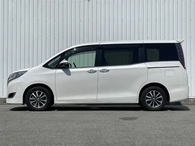 トヨタ エスクァイア Gi 福岡県 2018(平30)年 5.1万km ホワイトパールクリスタルシャイン ワンオーナー/フリップダウンモニター/純正９インチナビ（ＮＳＺＴ－Ｙ６８Ｔ）/フルセグTV/CD/DVD/BT/SD/バックカメラ/衝突軽減/レーンアシスト/両側パワースライドドア/クルーズコントロール/シートヒーター/ＥＴＣ/スマートキー/プッシュスタート/純正AW