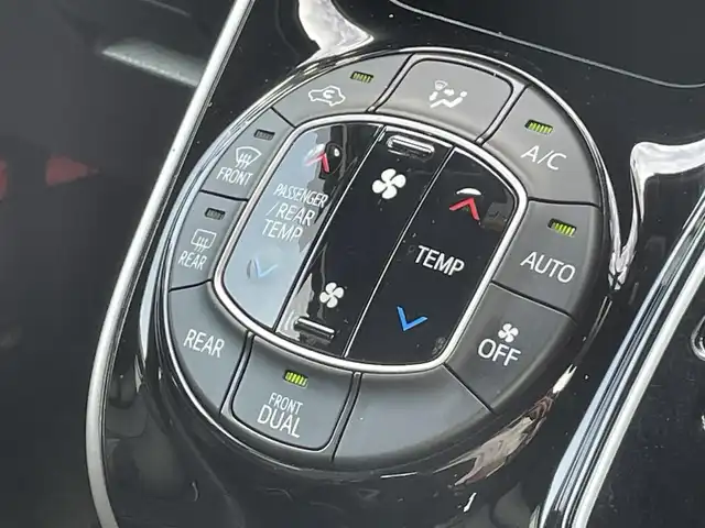 トヨタ エスクァイア Gi 福岡県 2018(平30)年 5.1万km ホワイトパールクリスタルシャイン ワンオーナー/フリップダウンモニター/純正９インチナビ（ＮＳＺＴ－Ｙ６８Ｔ）/フルセグTV/CD/DVD/BT/SD/バックカメラ/衝突軽減/レーンアシスト/両側パワースライドドア/クルーズコントロール/シートヒーター/ＥＴＣ/スマートキー/プッシュスタート/純正AW