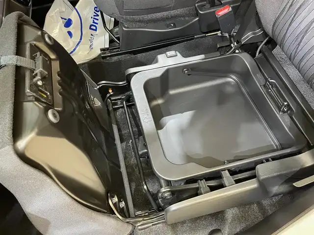 スズキ ソリオ HV MZ 岩手県 2023(令5)年 2.9万km ピュアホワイトP ４WD/両側パワースライドドア/カラーヘッドアップディスプレイ/スズキセーフティサポート/デュアルカメラブレーキサポート/車線逸脱警報/アダプティブクルーズコントロール/標識認識機能/先行車発進お知らせ機能/誤発進抑制機能/リヤパーキングセンサー/横滑り防止装置/アイドリングストップ/スリムサーキュレーター/ロールサンシェード/シートヒーター/KENWOODナビ/バックカメラ/ETC/ドライブレコーダー/LEDヘッドライト/純正15インチアルミホイール